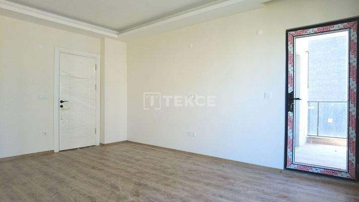 Ready-to-Move-In Apartments in a Complex with a Pool in Nilüfer