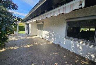 Große Südterrasse mit Markise