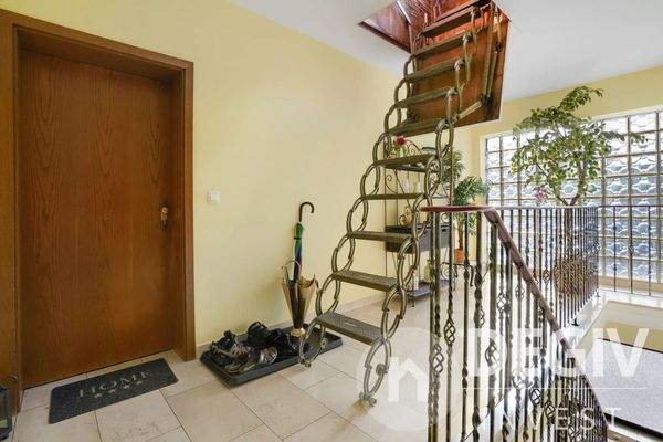 Zugtreppe zum Dachga