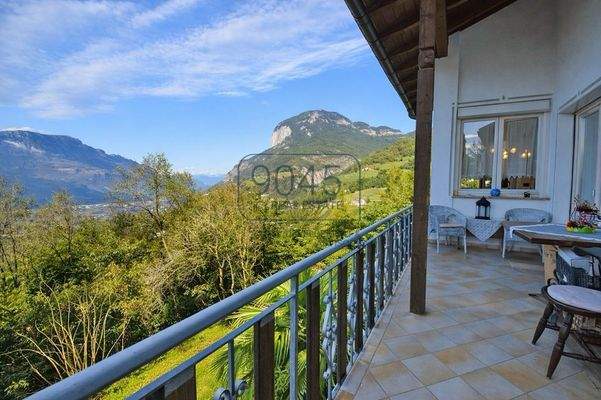 Großzügige Villa mit Privatgarten, unabhängiger Dependance und Gemeinschaftspool 