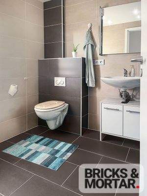 Badezimmer mit Dusche