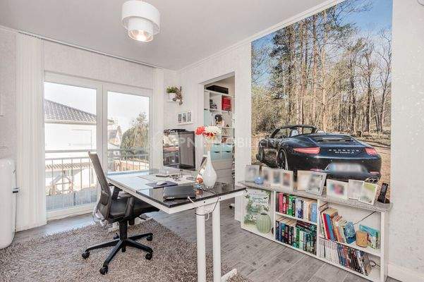 Schlaf-, Kinder-, Arbeits- oder Gästezimmer mit anliegender Ankleide