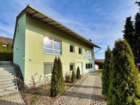 Hausansicht von der Einfahrt