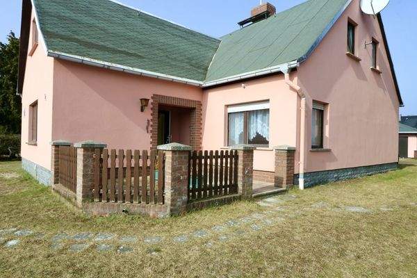 Grundstücks errichtet 