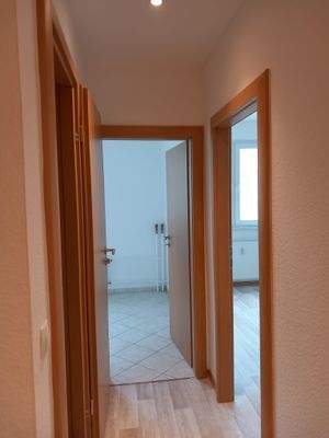 Blick in Küche und Schlafzimmer