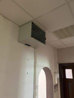 Gewerbeeinheit mit Server-Einh