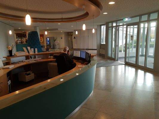 Empfangsbereich_Eingang.jpg