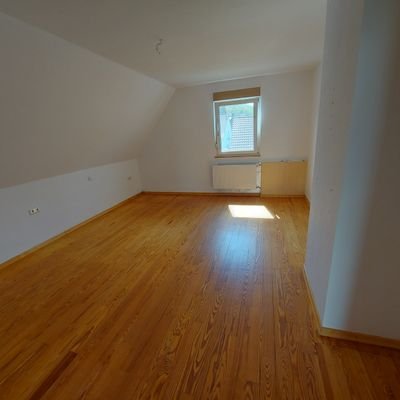 Zimmer 2 OG