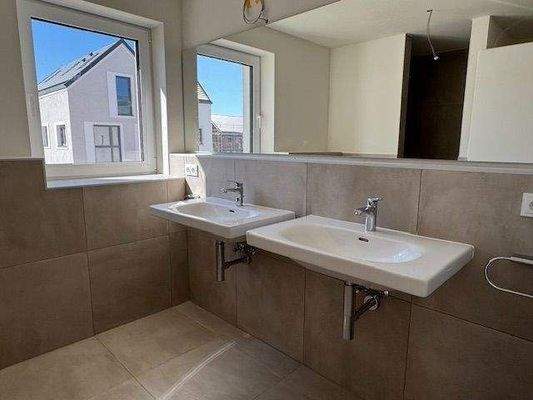 Doppelwaschbecken Bad 1.OG.jpg