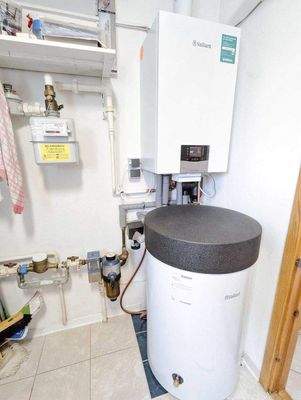 makellos 22 EFH Neu Broderstorf - Heizung.jpg