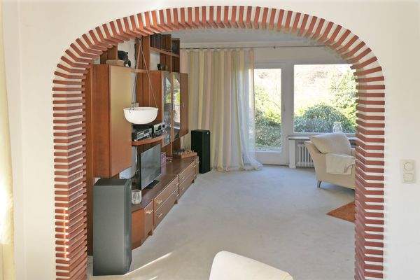 Blick vom Esszimmer zum Wohnzimmer