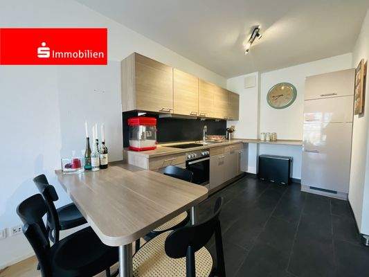 Offene Küche mit Einrichtung