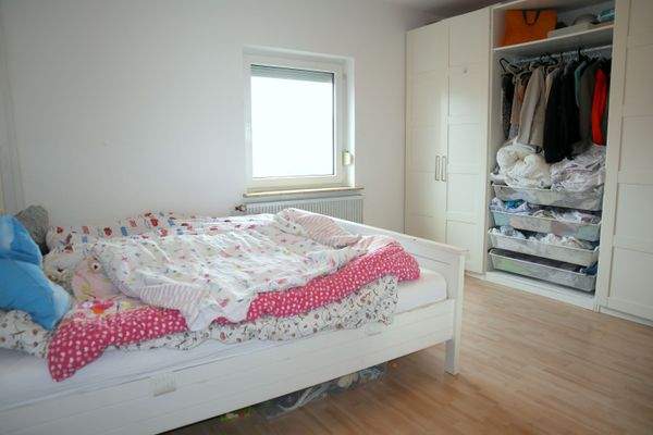 Gut geschnittenes Schlafzimmer