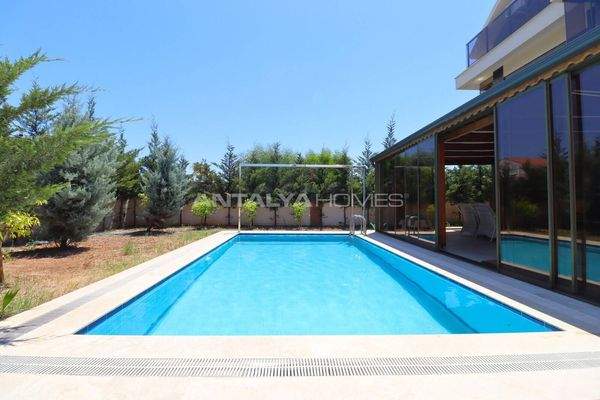 5 Bedroom House with Pool and Garden in Belek