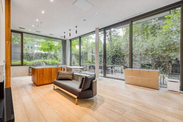 Wohnbereich mit Kino-Beamer und Soundsystem