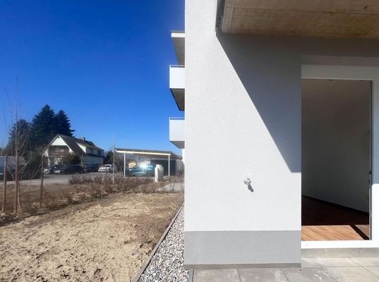 Terrasse / Blick in Garten