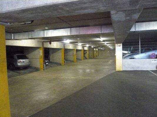 Doppelparker mit Hebebühne