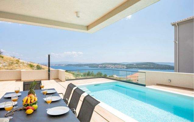 Essbereich mit Meerblick