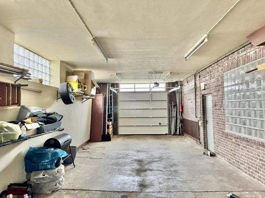 Garage Straßenansicht