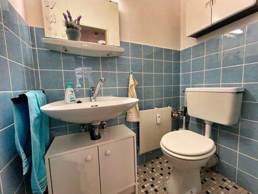 Klassisch gefliest ist das Gäste-WC