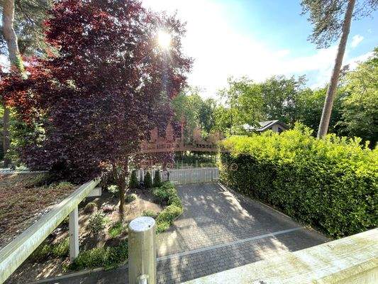 Doppelcarport + Stellplätze