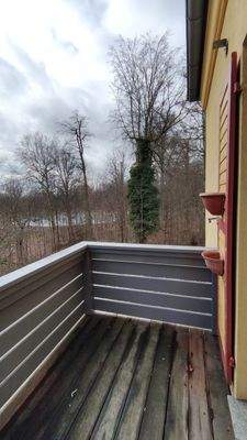 Balkon mit Waldblick
