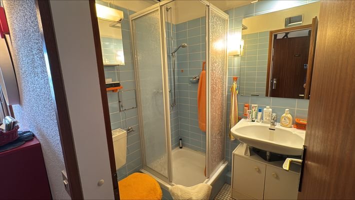 Badezimmer 1.jpg