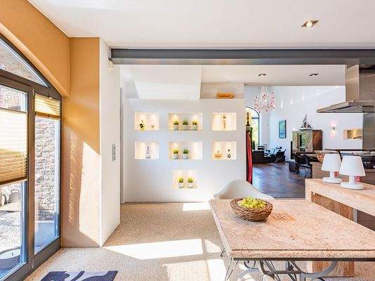 Wohnküche mit Kräuterwand