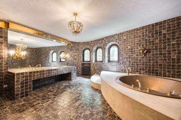 Großzügiges Badezimmer im Erdgeschoss