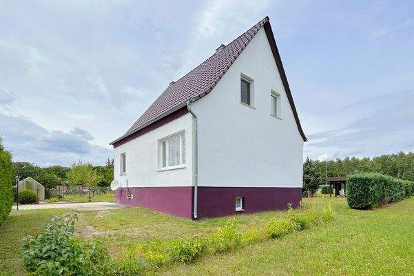 freistehendes Einfamilienhaus mit gesetzlichen Abstandsflächen zum benachbarten Grundstück