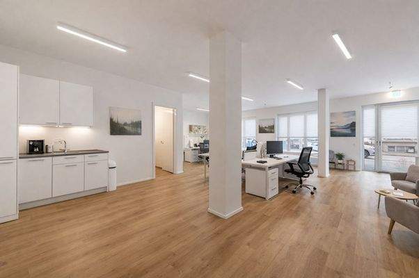 Büro virtuell möbliert 