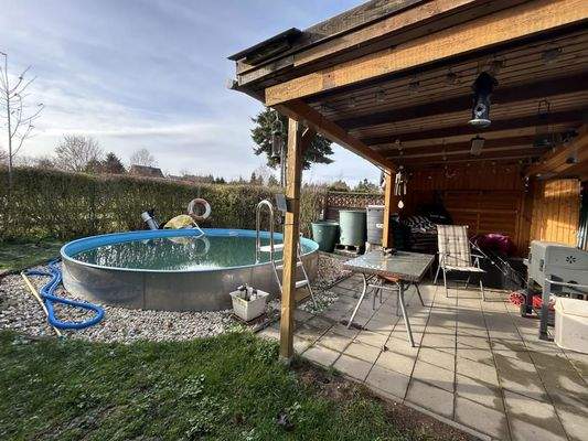 Pool mit Terrasse