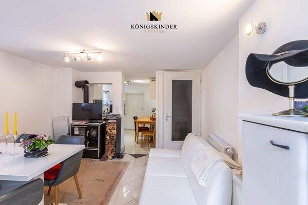 Wohnzimmer mit Blick zur Küche