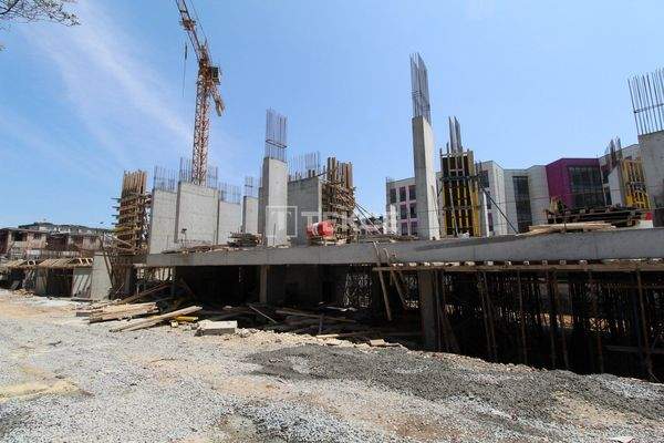 On-Site Flats with Pool and Security in Istanbul Kucukcekmece