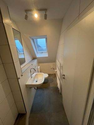 Bad (Dachgeschoss rechts)