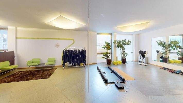 Meran-Studio-Fitness-Miete-GroßeRäume-Zentrum-Garagen-HoheQualität
