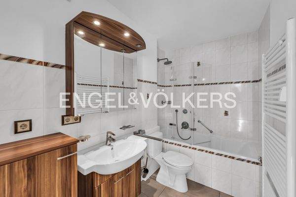 Vollständig saniertes Badezimmer