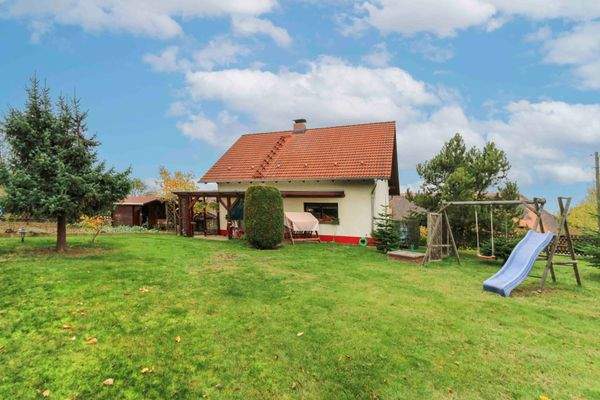 Garten mit Spielplatz