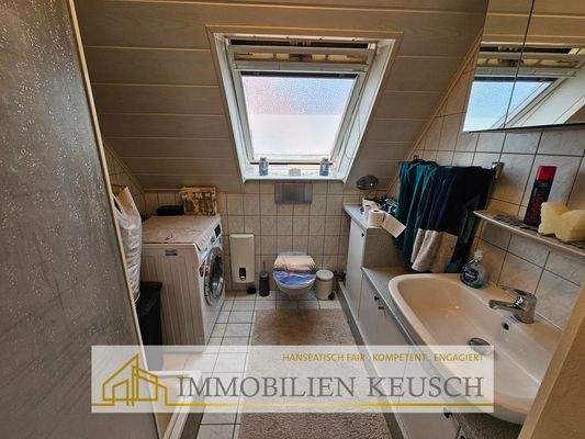 Duschbad mit Waschmaschinenanschluss OG