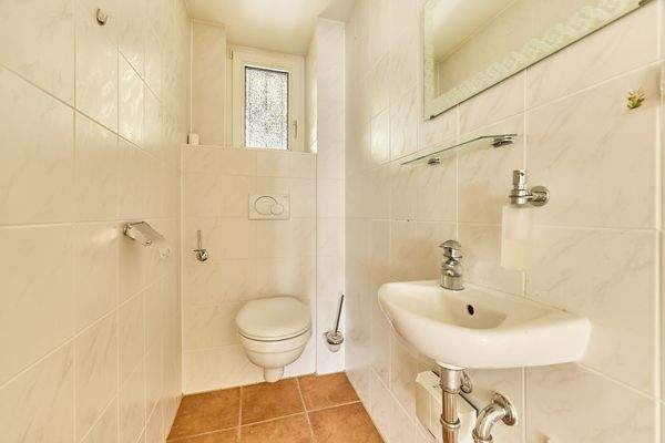 Gäste-WC im Vorderhaus