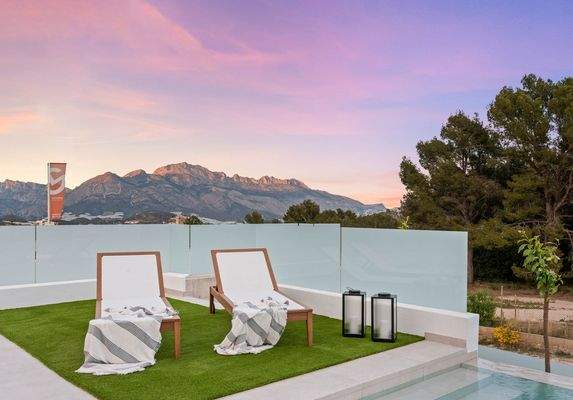 61 Venecia V BC -  Terraza planta baja de noche  (9)