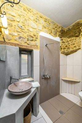 MIT VIDEO: Kreta, Sitia: Meisterhaft renoviertes Haus mit zwei Schlafzimmern in der Landschaft von Sitia