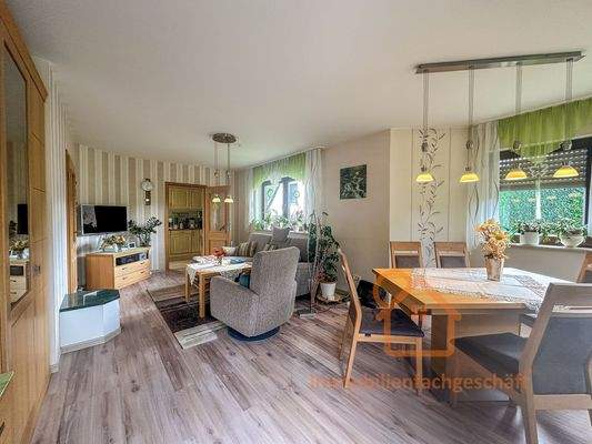 Wohnzimmer mit Essbereich