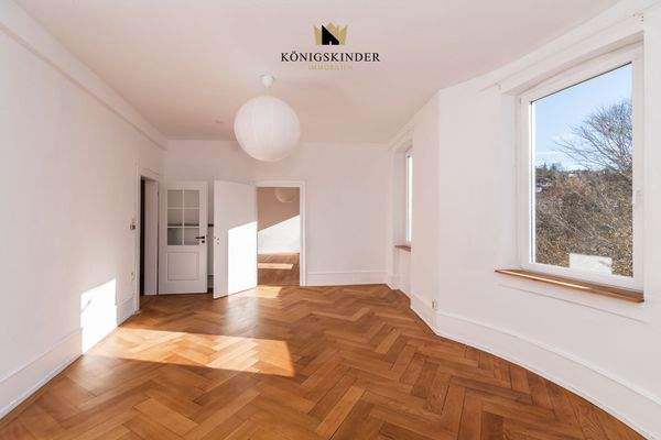 Zugang zum angrenzenden Zimmer 