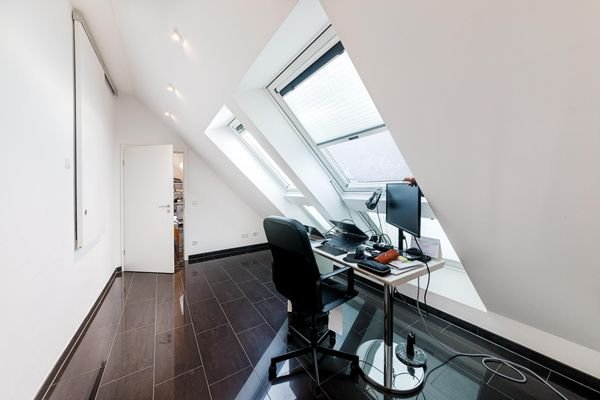 Durchgangszimmer DG