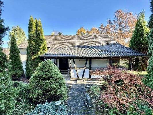 Einfamilienhaus mit schönem Garten