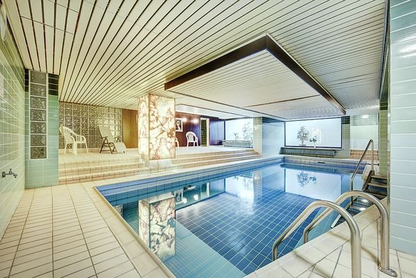Schwimmbecken 2