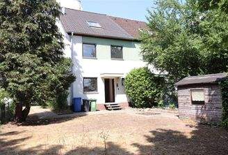 Hinterer Garten im Osten mit Hauseingang