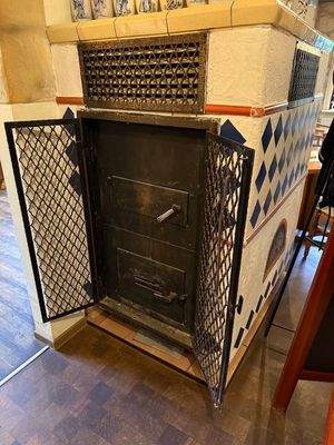 Gastraum mit Kachelofen