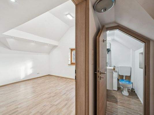 WC und Schlafen 2 OG